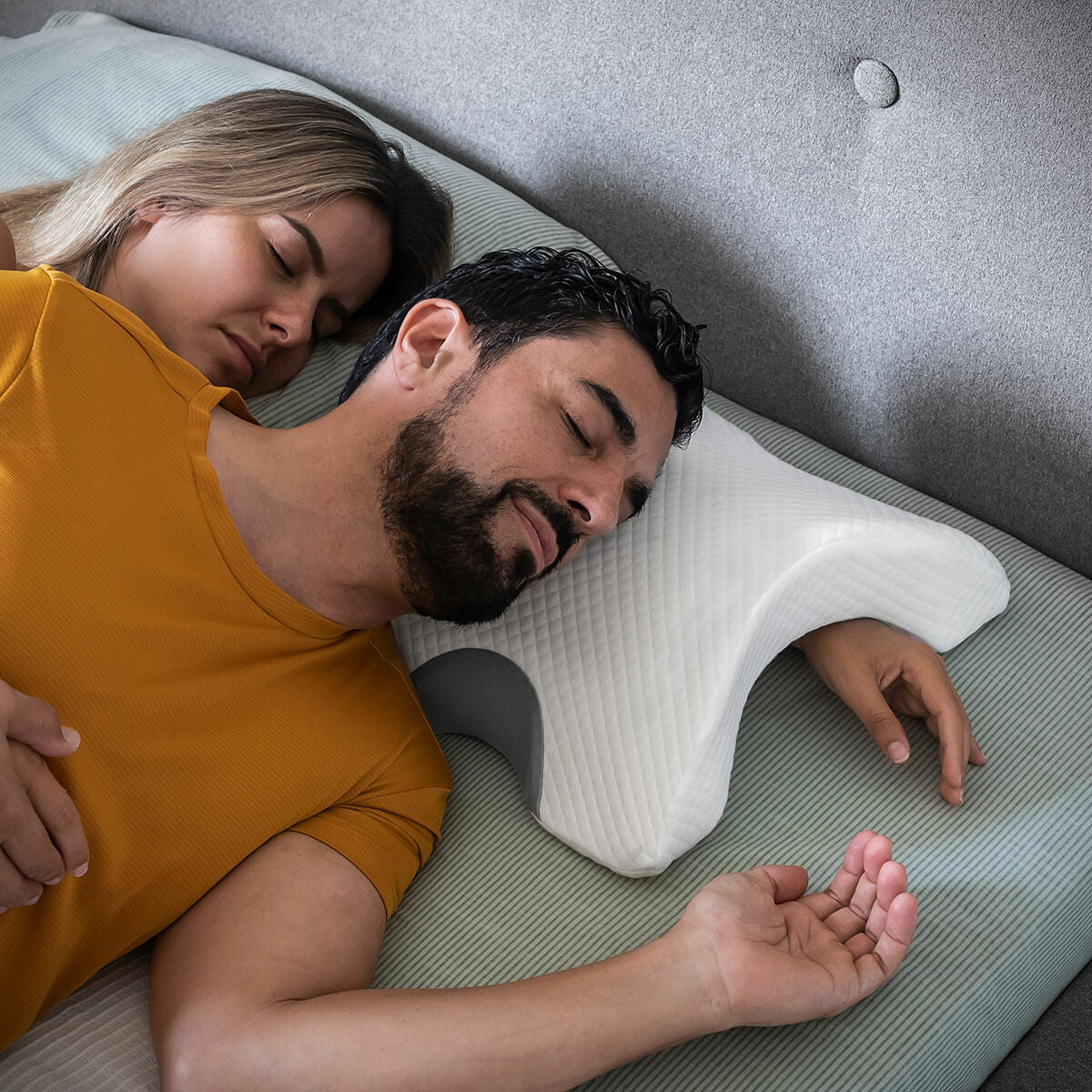 "INNOVADUO" – Almohada Cervical Viscoelástica para Parejas con Diseño Ergonómico